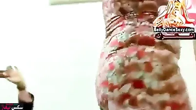 سكس مصري رقص وبوس لشرموطة مربربة مع مديرها