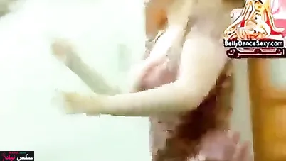 سكس مصري رقص وبوس لشرموطة مربربة مع مديرها