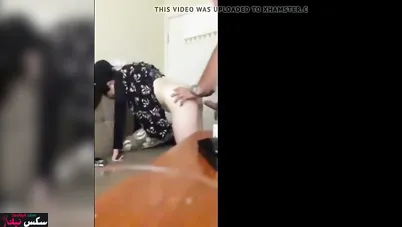 قحبة سعودية تتناك بالمال مع المدير في المكتب