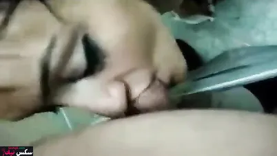 شرموطه مصريه ماسكه زب صاحبها ونازله فيه مص عنيف