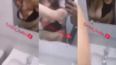 فرخة تونسية تتناك في حمام الكافية مع صديقها