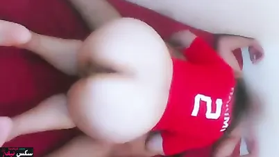 قحبة مغربية تتناك بزي المنتخب المغربية وتصرخ