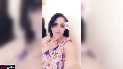 مغربية بتعرض طيزها الكبيرة وبزازها المربربة