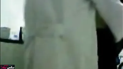 دكتور ينيك مريضة مغربية في العيادة وتمصله زبه