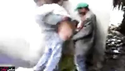 جزائرية شرموطة تتناك على الواقف من عمال بناء