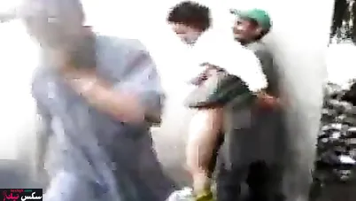 جزائرية شرموطة تتناك على الواقف من عمال بناء