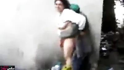 جزائرية شرموطة تتناك على الواقف من عمال بناء