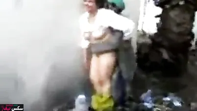 جزائرية شرموطة تتناك على الواقف من عمال بناء