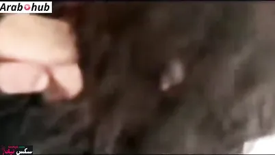 شاب بينيك زميلته في المدرسة علي السلم وبيتصورو