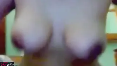 سكس مصري لبوة بتخون جوزها وراكبة علي زب عشيقها