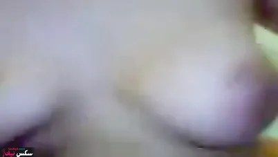 سكس مصري لبوة بتخون جوزها وراكبة علي زب عشيقها