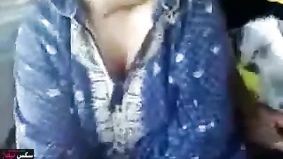 اجمد تفريش وتقفيش بزاز في التوك توك سكس مصري