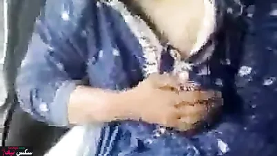 اجمد تفريش وتقفيش بزاز في التوك توك سكس مصري