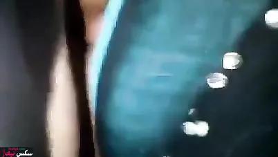 محترفة مصرية بتمص الزب في السيارة بمتعة