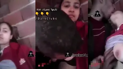 سكس مراهقة مغربية تتصور وتخلي جارها يرضع بزازها