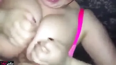 نيك بزاز مغربية جميلة بزازها جبارة ملبن وحلمات وردية