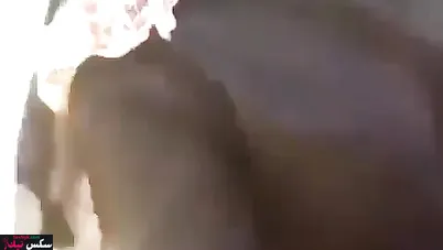 منقبة مصرية تمسك زب الشاب ويقفش بزازها في الشارع