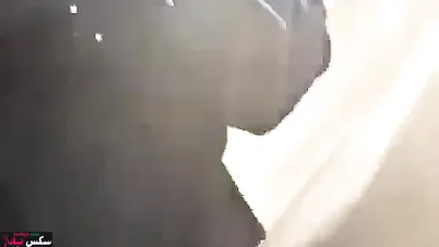 منقبة مصرية تمسك زب الشاب ويقفش بزازها في الشارع