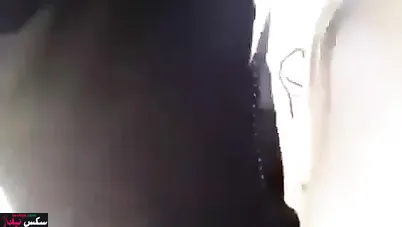 منقبة مصرية تمسك زب الشاب ويقفش بزازها في الشارع