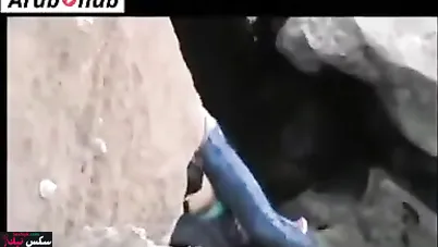 شاب مغربي مع بنك ينيكها علي الشاطئ في العلن