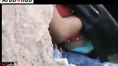 شاب مغربي مع بنك ينيكها علي الشاطئ في العلن