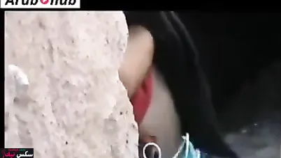 شاب مغربي مع بنك ينيكها علي الشاطئ في العلن