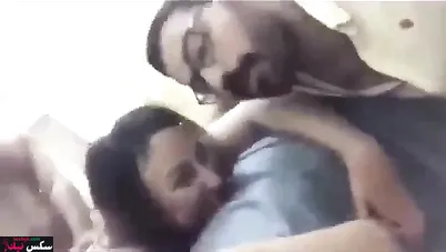 قحبة شباب بينيكوها وبتتصور سيلفي وهي بتتناك