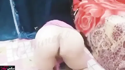 ينيك الشغاله بعد التنضيف ويصورها فيديو سكس مسرب