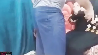 ينيك الشغاله بعد التنضيف ويصورها فيديو سكس مسرب