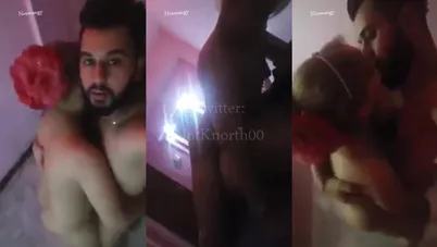 خليجية حبيبها بيفضحها وهو ينيكها في ليلة رومانسية