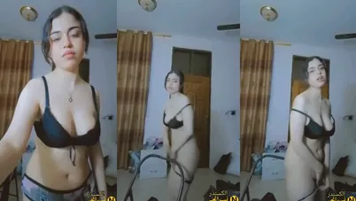 بنت جسمها فاجر بتصور النودز في نص البيت