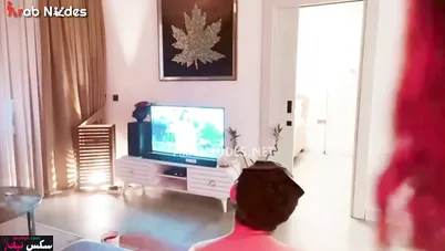 ديوث بيصور مراته المربربة وهي تنيكه بالزب الصناعي