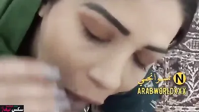 محجبة صاحب جوزها بيصورها وهي بتمصله بالفلوس