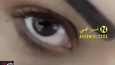 محجبة صاحب جوزها بيصورها وهي بتمصله بالفلوس