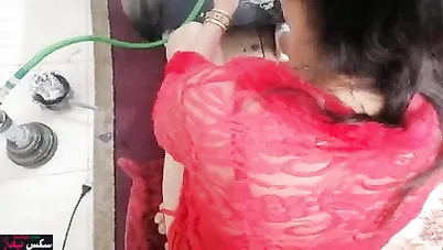 متناكة مصرية بتتناك في شقة دعارة بالقميص الاحمر