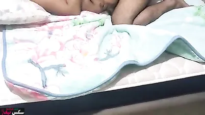 ممحونة مصرية بتحلق كسها قبل نيكها بمقابل الفلوس
