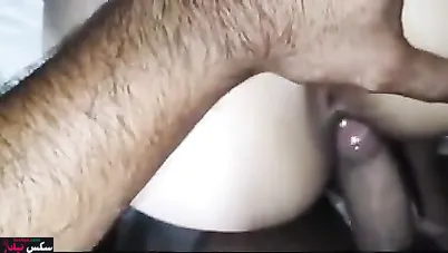 بتقوله حط فزلين الاول على زبك عشان يتزحلق في كسي