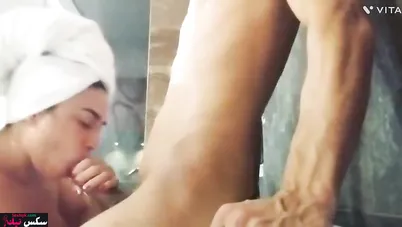 مصرية جسمها جامد بتمص لحبيبها في الحمام وتتناك بعنف