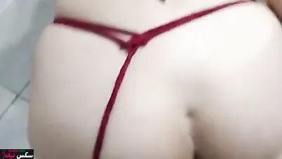 خليجية بتتناك خلفي في الحمام وتصور نفسها وتصرخ