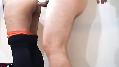 مغربية بطيز مربربة بتتناك على الواقف من جارها