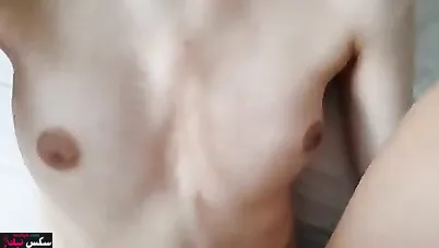 بنوتة ممحونة حبيبها بينيكها بجميع الاوضاع ويفضحها