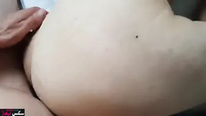 بنوتة ممحونة حبيبها بينيكها بجميع الاوضاع ويفضحها