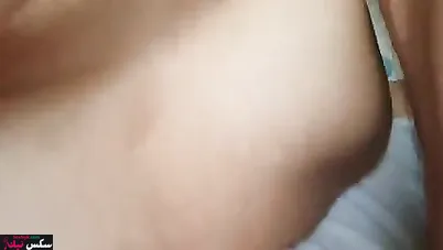 بنوتة ممحونة حبيبها بينيكها بجميع الاوضاع ويفضحها