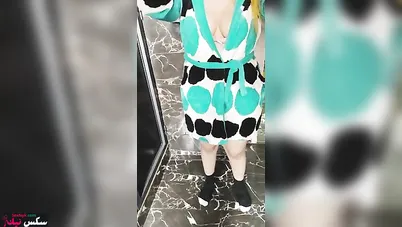 مدام مصرية بتمسك زب البواب بتتناك على الواقف