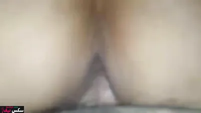 شرموطة بطيز كبيرة بتاخد الزب كامل في كسها