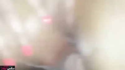 شرموطة بطيز كبيرة بتاخد الزب كامل في كسها