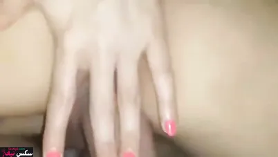 شرموطة بطيز كبيرة بتاخد الزب كامل في كسها