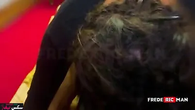 مغربية بتركب زب حبيبها على الارض وطيزها تتهز