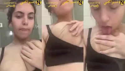 مزة مصرية في الحمام مقطعة بزازها تقفيش وتتصور