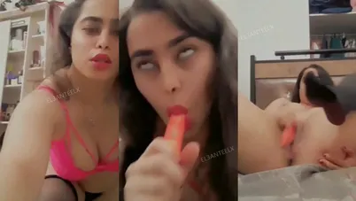 خليجية بتصور لحبيبها وتنيك كسها بالجزرة